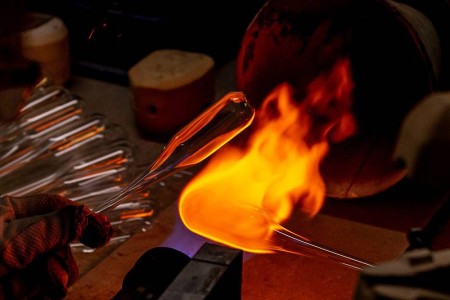 Skleněné ozdoby foukají v Opavě dál. Nezastavily je povodně ani plastová konkurence