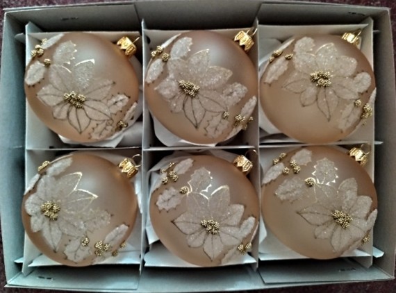 KOULE, SKLENĚNÁ VÁNOČNÍ OZDOBA, PRŮHLEDNÁ, ZLATÁ, MOTIV KVĚTŮ