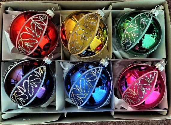 KOULE, SKLENĚNÁ, HLADKÁ, BARVA ASS, LESK, MATOVÉ KLÍNY S MALOVANÝM DEKOREM