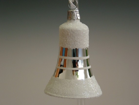 ZVONEK, SKLENĚNÁ VÁNOČNÍ OZDOBA, STŘÍBRNÝ, SYPANÝ DEKOR