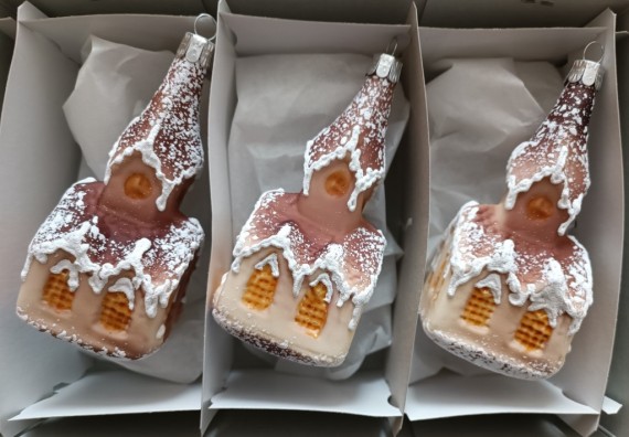 KOSTEL VELKÝ, FORMA, SKOŘÁPKA, BARVA, PLASTICKÝ DEKOR