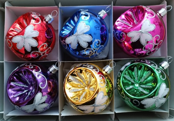 KOULE TLAČENÝ REFLEKTOR, SKLENĚNÁ, STŘÍBŘENÁ, BARVA ASS, LAK, DEKOR TROJLÍSTKU