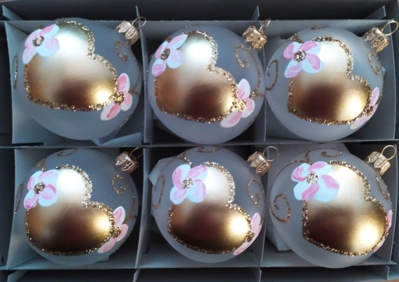 KOULE, SKLENĚNÁ VÁNOČNÍ OZDOBA, PRŮHLEDNÁ, BÍLÁ, RETRO DEKOR, ZLATÉ SRDCE