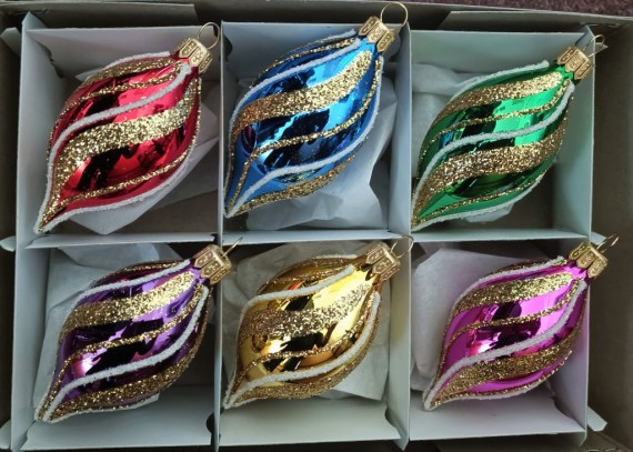 OLIVA, SKLENĚNÁ VÁNOČNÍ OZDOBA, BARVA ASS, ZLATÝ RETRO DEKOR