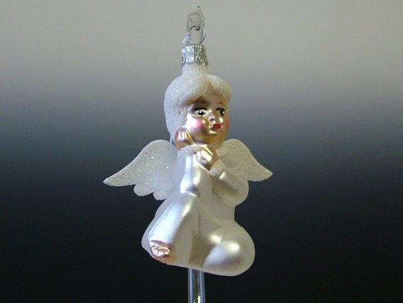 ANDĚL SEDÍCÍ, FORMA, BÍLÝ, DEKOR