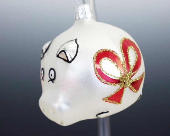 PRASÁTKO S MAŠLÍ A S ČTYŘLÍSTKEM, FORMA, BÍLÉ, MAT, DEKOR