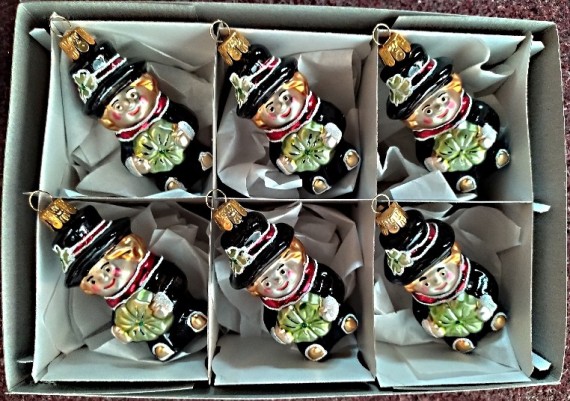 KOMINÍK S ČTYŘLÍSTKEM, SKLENĚNÁ OZDOBA, FORMA, ČERNÝ KLOBOUK, DEKOR