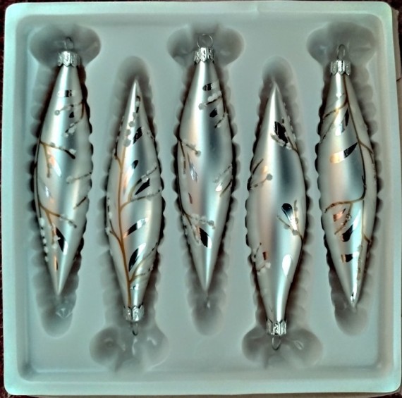 RAKETA, SKLENĚNÁ VÁNOČNÍ OZDOBA, BÍLÁ, VĚTVIČKOVÝ DEKOR