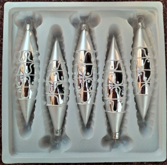 RAKETA, SKLENĚNÁ VÁNOČNÍ OZDOBA, STŘÍBRNÁ, RETRO DEKOR