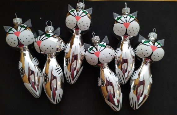 KOČKA RETRO STŘÍBRNÁ, LESK, DEKOR