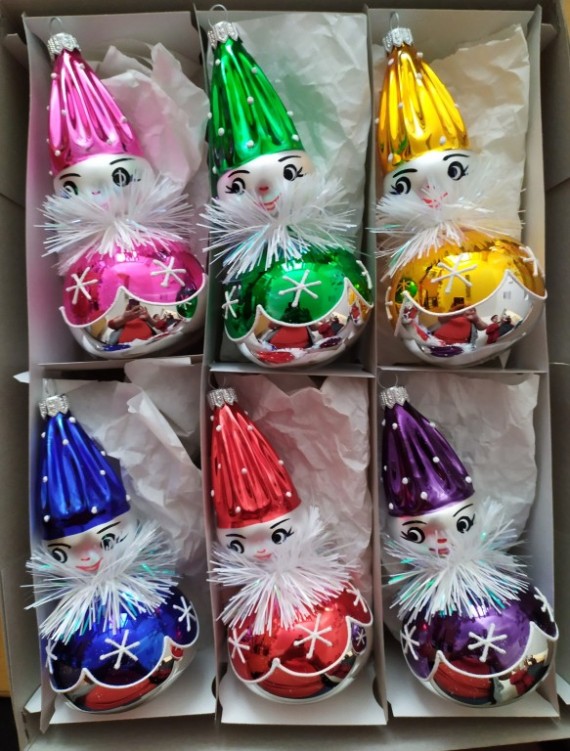 PANENKA/PANÁČEK SE ZDRHOVANOU ČEPIČKOU, LESK/MAT, MALOVANÝ BAREVNÝ DEKOR