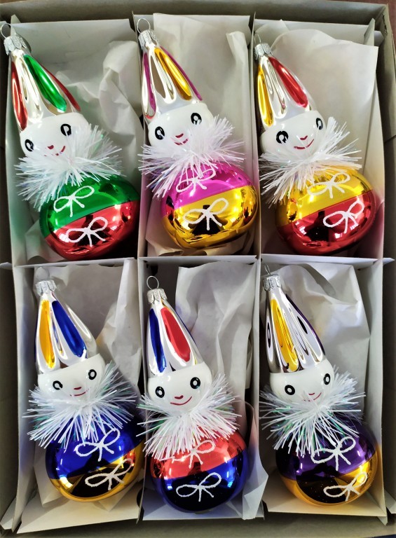 PANENKA/PANÁČEK SE ZDRHOVANOU ČEPIČKOU, LESK/MAT, MALOVANÝ BAREVNÝ DEKOR