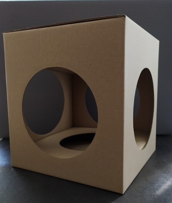 KRABICE HNĚDÁ S PRŮHLEDEM NA 1 KOULI O PRŮMĚRU 15 CM VČETNĚ FIXAČNÍCH VLOŽEK