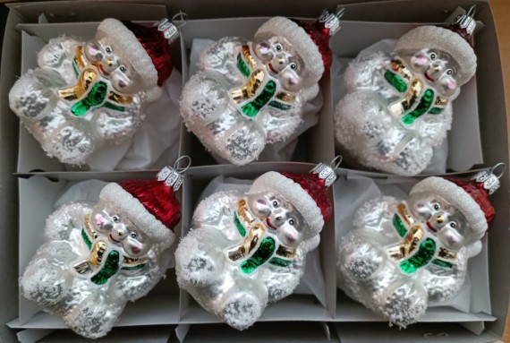 SNĚHULÁK SEDÍCÍ, FORMA, BÍLÝ, MAT, DEKOR