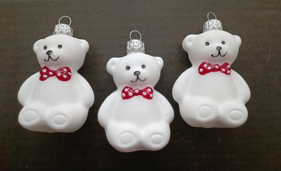 MEDVĚD SEDÍCÍ S MAŠLÍ, FORMA, BÍLÁ, SKOŘÁPKA, DEKOR