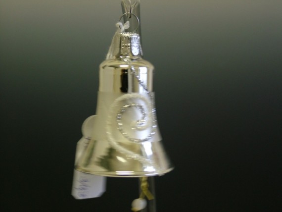 ZVONEK, SKLENĚNÁ VÁNOČNÍ OZDOBA, STŘÍBRNÝ, PLAST. DEKOR