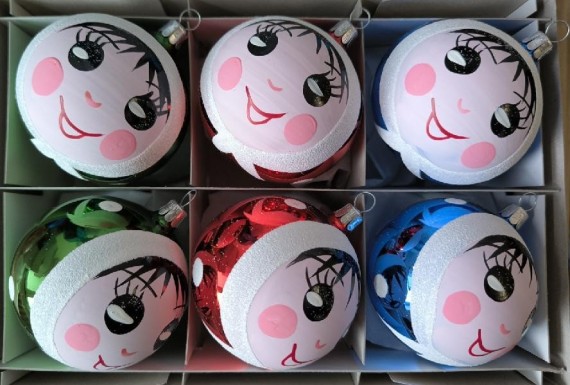 KOULE DĚVČÁTKO V ŠÁTKU, skleněná vánoční ozdoba, sortiment