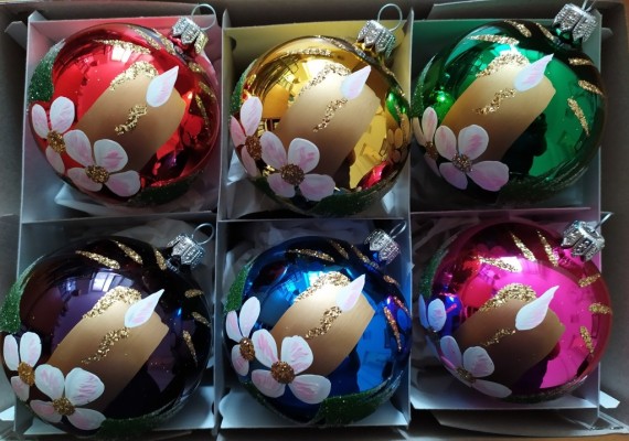 KOULE, SKLENĚNÁ VÁNOČNÍ OZDOBA, BARVA LESK ASS, RETRO DEKOR, ZLATÁ SVÍČKA