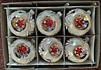 KOULE TLAČENÁ REFLEKTOR, SKLENĚNÁ, STŘÍBRNÁ, LESK/MAT, ČERVENOBÍLÝ DEKOR