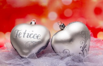 SRDCE VELKÉ, SKLENĚNÉ, BÍLÉ, MAT, DEKOR, STŘÍBRNÝ POSYP