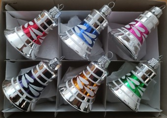 ZVONEK, SKLENĚNÁ VÁNOČNÍ OZDOBA, STŘÍBRNÝ, BAREVNÝ RETRO DEKOR