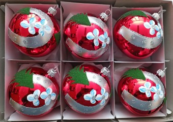 KOULE, SKLENĚNÁ VÁNOČNÍ OZDOBA, ČERVENÁ LESK, RETRO DEKOR, STŘÍBRNÁ PODKOVA