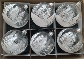 KOULE, SKLENĚNÁ VÁNOČNÍ OZDOBA, ČIRÁ, BÍLOSTŘÍBRNÝ MOTIV STROMŮ