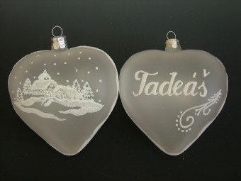 SRDCE VELKÉ BÍLÉ, SKLENĚNÁ OZDOBA, PRŮHLEDNÉ, BÍLÝ DEKOR CHALOUPKA