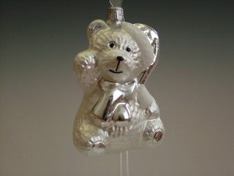 MEDVĚD S ČEPICÍ, FORMA, BÍLÝ, MAT, DEKOR