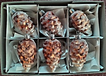 ŠIŠKA BOROVÁ, FORMA, HNĚDÁ, MAT, DEKOR