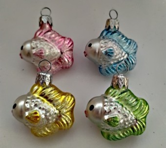 RYBKA VĚTŠÍ BAREVNÁ, skleněná, forma, barevný dekor