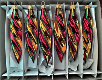 RAKETA KROUCENÁ, SKLENĚNÁ VÁNOČNÍ OZDOBA, BAREVNÁ, RETRO DEKOR