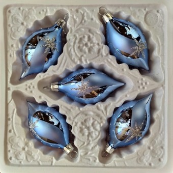 OLIVA, SKLENĚNÁ VÁNOČNÍ OZDOBA, SV. MODRÁ, DEKOR HVĚZD