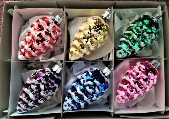 ŠIŠKA BOROVÁ, FORMA, BARVA ASS, LESK, DEKOR