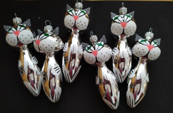 KOČKA RETRO STŘÍBRNÁ, LESK, DEKOR