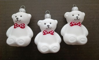 MEDVĚD SEDÍCÍ S MAŠLÍ, FORMA, BÍLÁ, SKOŘÁPKA, DEKOR