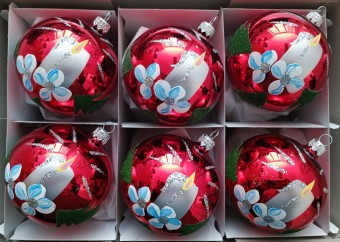 KOULE, SKLENĚNÁ VÁNOČNÍ OZDOBA, ČERVENÁ LESK, RETRO DEKOR, STŘÍBRNÁ SVÍČKA