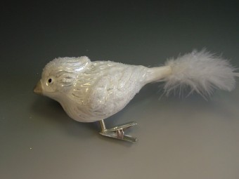 PTÁČEK CHOCHOLKA, SKLENĚNÁ VÁNOČNÍ OZDOBA, BÍLÝ PORCELÁN