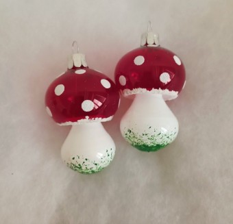 HOUBA MUCHOMŮRKA BACULATÁ, skleněná, volně foukaný tvar, červený klobouk