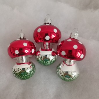 HOUBA MUCHOMŮRKA BACULATÁ, skleněná, volně foukaný tvar, dekor