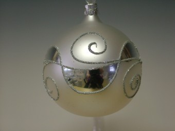 KOULE, SKLENĚNÁ, HLADKÁ, BÍLÁ, MAT, PLASTICKÝ DEKOR