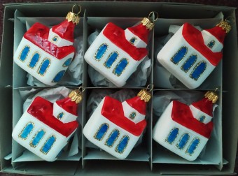 KAPLIČKA, FORMA, BÍLÁ, SKOŘÁPKA, BAREVNÝ DEKOR