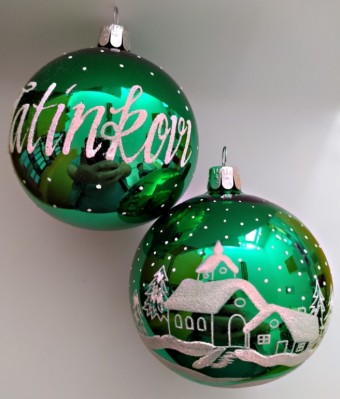 KOULE TM. ZELENÁ, LESK, CHALOUPKA, BÍLÝ POSYP